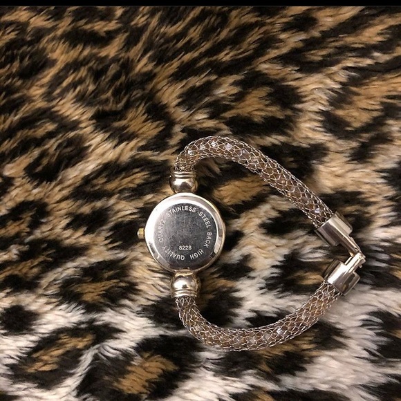 Cute gold watch! - Picture 2 of 2